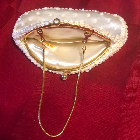PreOwned-Vintage “Goldco” Satin with sequins & small white pearl beads-so shiny - Picture 4 of 8